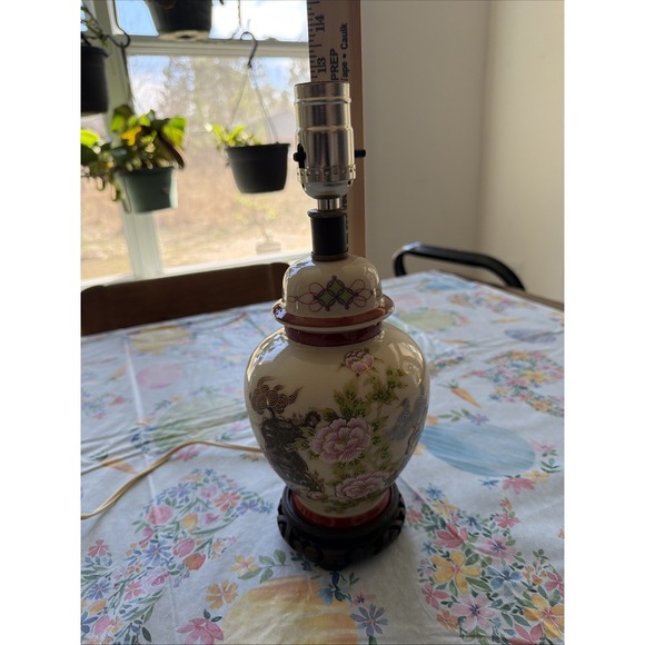 Vintage Chinoiserie 12" Porcelain Ginger Jar Lamp Hand-Painted Foo Dogs & Peonie - Picture 14 of 16